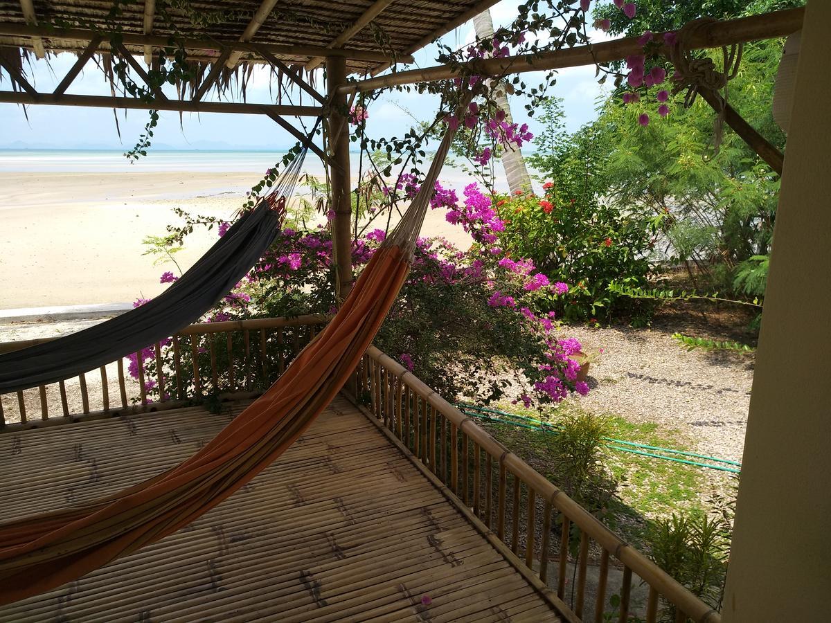 Вилла Right On The Beach House Taling Ngam  Экстерьер фото