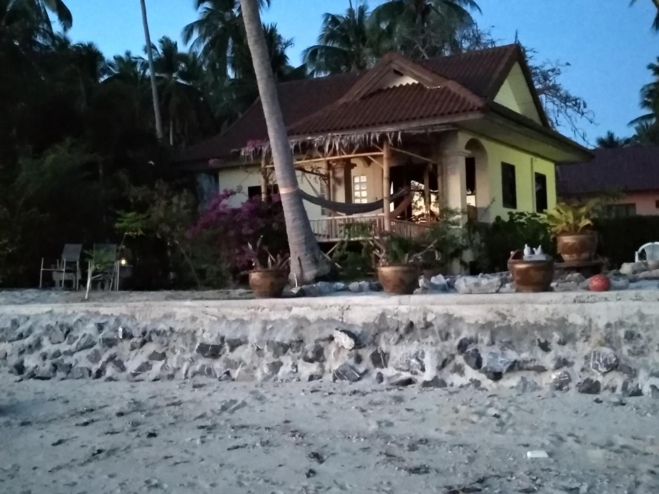 Вилла Right On The Beach House Taling Ngam  Экстерьер фото