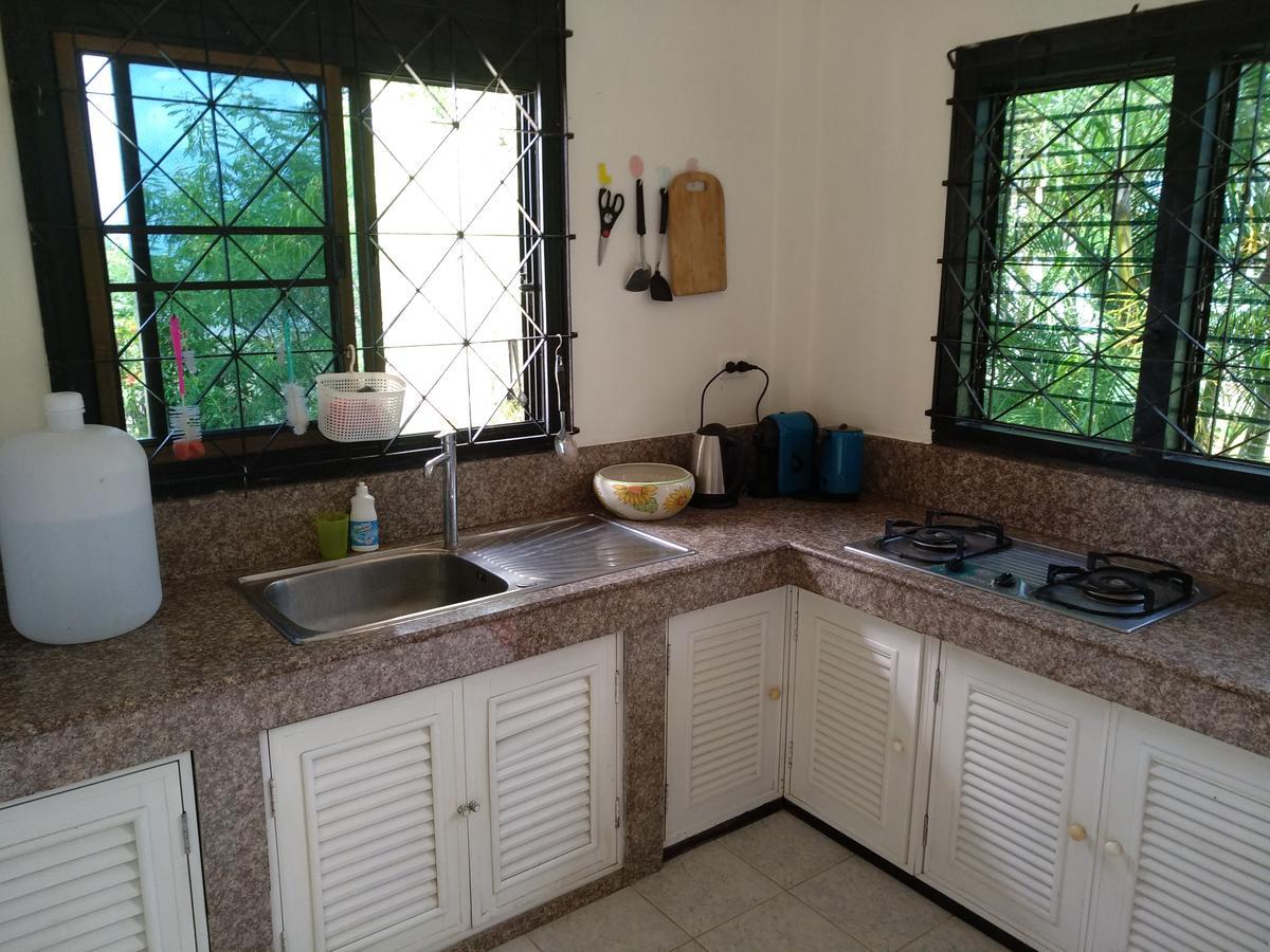 Вилла Right On The Beach House Taling Ngam  Экстерьер фото