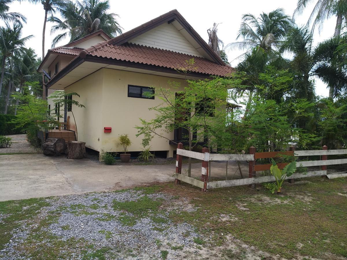 Вилла Right On The Beach House Taling Ngam  Экстерьер фото