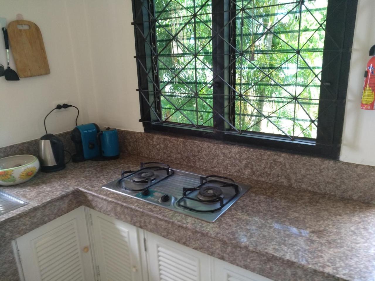 Вилла Right On The Beach House Taling Ngam  Экстерьер фото