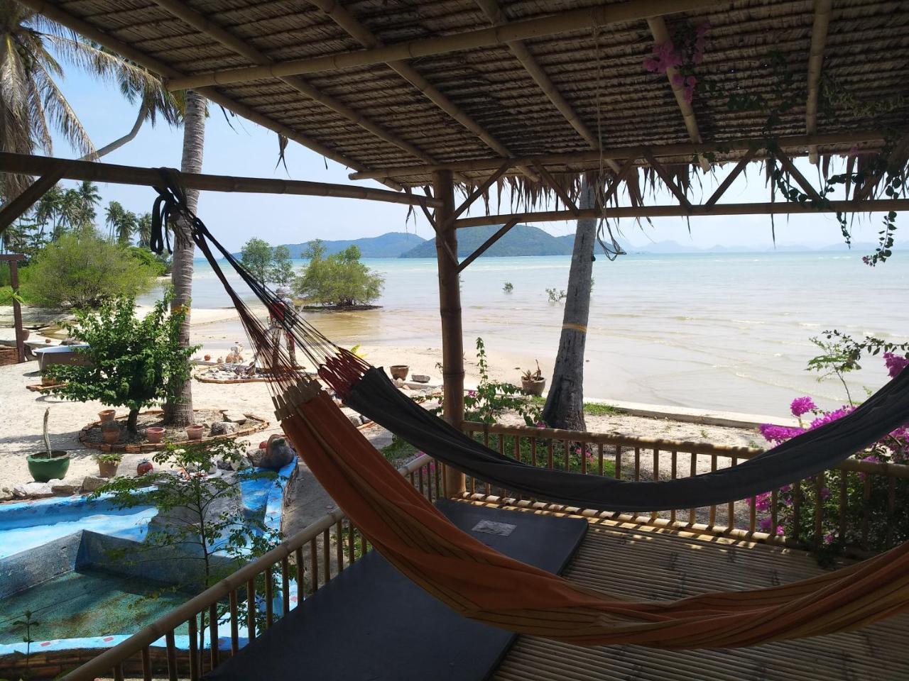 Вилла Right On The Beach House Taling Ngam  Экстерьер фото